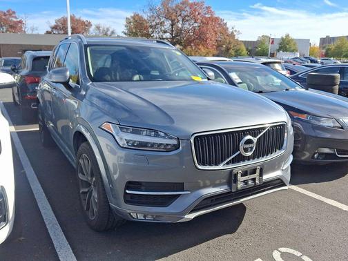 2016 Volvo XC90 T6 Momentum