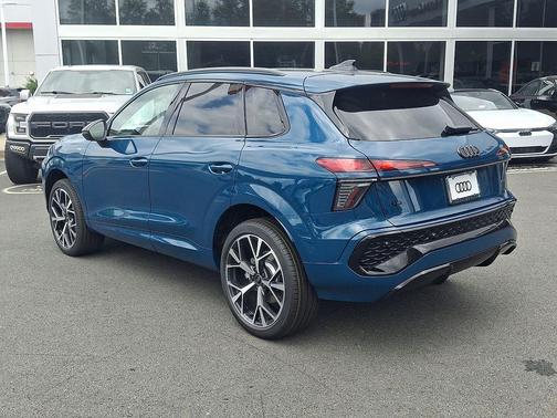 Malpelo Blue Metallic 2026 Audi Q3 TFSI quattro S tronic