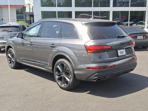 2025 Audi Q7 55 Premium Plus