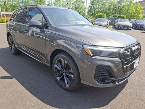 2025 Audi Q7 55 Premium Plus