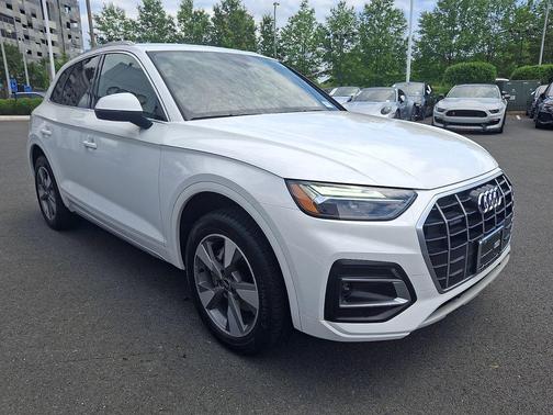 Ibis White 2023 Audi Q5 40 Premium