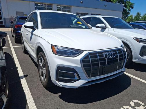 Ibis White 2023 Audi Q5 40 Premium