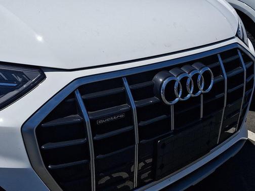Ibis White 2023 Audi Q5 40 Premium