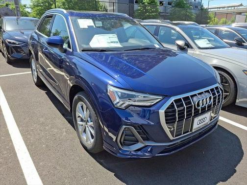 2025 Audi Q3 Premium 45 TFSI S line quattro Tiptronic