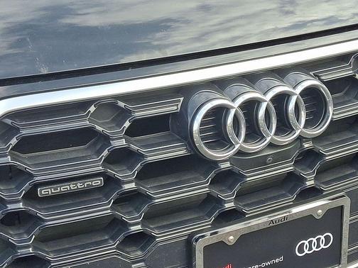 2023 Audi Q5 45 S line Prestige