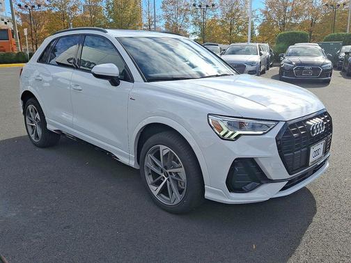 2025 Audi Q3 Premium 45 TFSI S line quattro Tiptronic