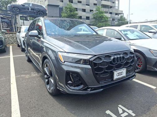 Daytona Gray Pearl Effect 2026 Audi Q7 Premium Plus