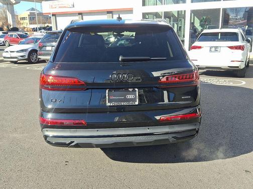 2023 Audi Q7 45 Premium Plus