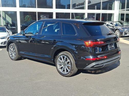 2023 Audi Q7 45 Premium Plus