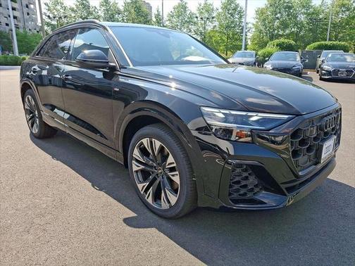 2025 Audi Q8 55 Premium Plus