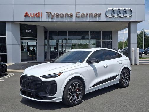 Glacier White Metallic 2027 Audi SQ6 e-tron Sportback Premium Plus