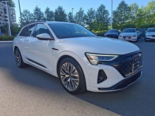 Glacier White Metallic 2024 Audi Q8 e-tron Prestige