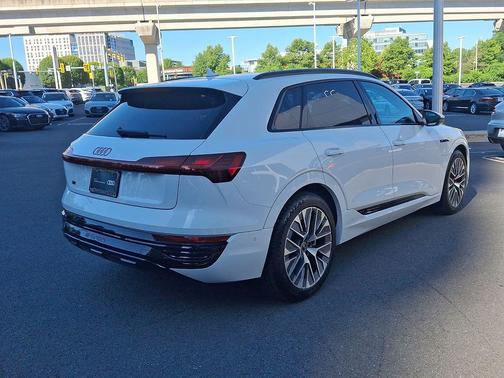 Glacier White Metallic 2024 Audi Q8 e-tron Prestige