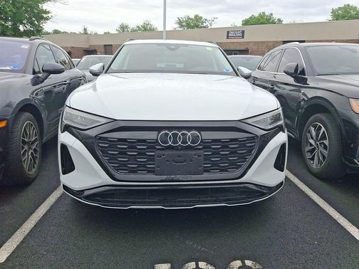Glacier White Metallic 2024 Audi Q8 e-tron Prestige