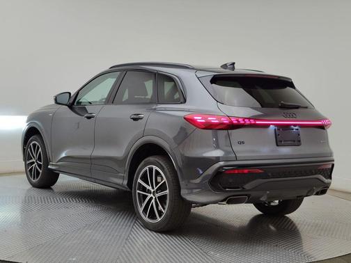 Tambora Gray Metallic 2026 Audi Q5 Premium Plus TFSI quattro S tronic