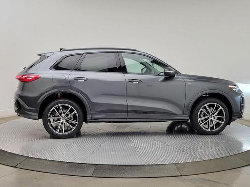 Tambora Gray Metallic 2026 Audi Q5 Premium Plus TFSI quattro S tronic