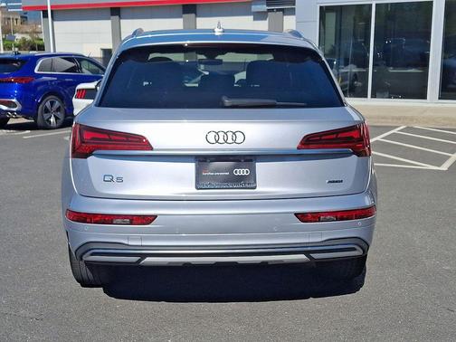 Florett Silver Metallic 2023 Audi Q5 40 Premium
