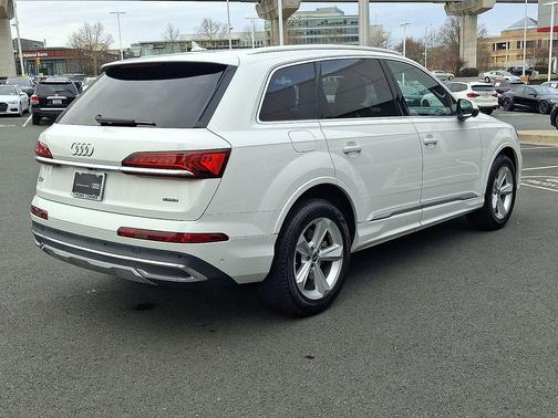 2023 Audi Q7 45 Premium Plus