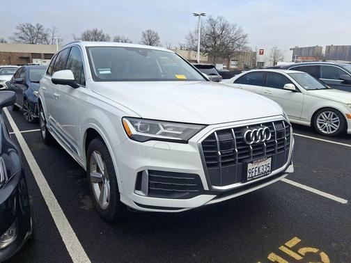 2023 Audi Q7 45 Premium Plus