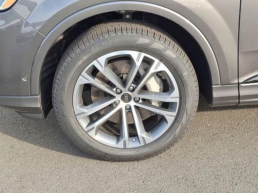 2026 Audi Q7 45 Premium