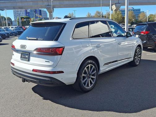 2023 Audi Q7 45 Premium Plus