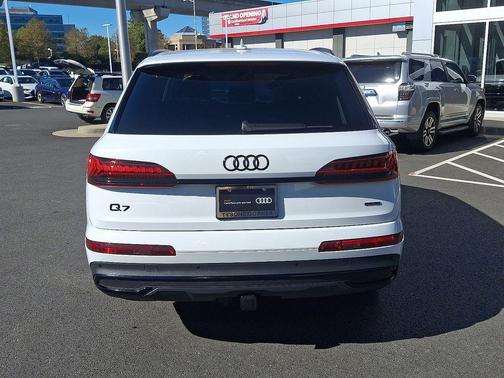 2023 Audi Q7 45 Premium Plus