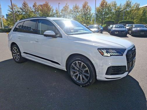 2023 Audi Q7 45 Premium Plus