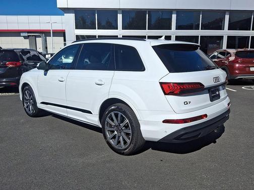 2023 Audi Q7 45 Premium Plus