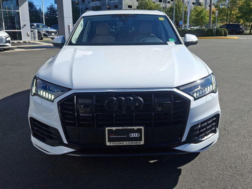 2023 Audi Q7 45 Premium Plus
