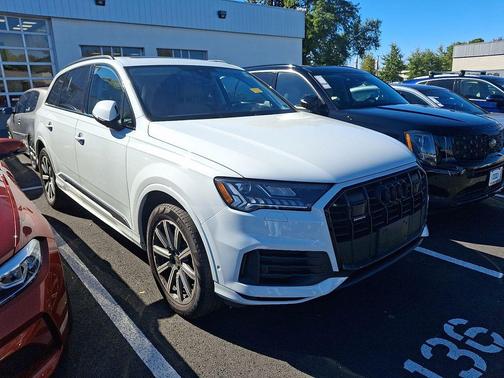 2023 Audi Q7 45 Premium Plus
