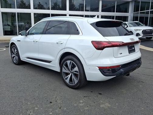 2024 Audi Q8 e-tron Premium Plus