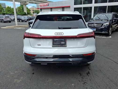 2024 Audi Q8 e-tron Premium Plus