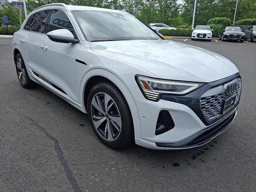 2024 Audi Q8 e-tron Premium Plus