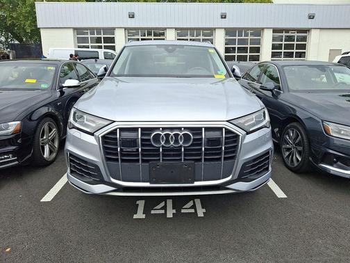2022 Audi Q7 55 Premium Plus