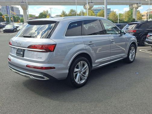 2022 Audi Q7 55 Premium Plus