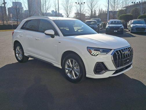 2025 Audi Q3 Premium 45 TFSI S line quattro Tiptronic