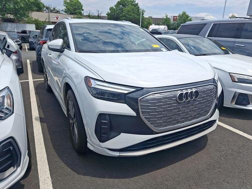 Glacier White Metallic 2023 Audi Q4 e-tron Premium Plus 40 RWD
