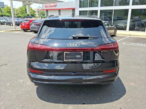 2022 Audi e-tron Premium