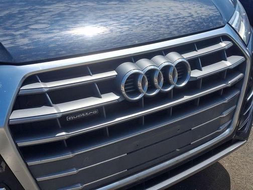 Moonlight Blue 2018 Audi Q5 2.0T