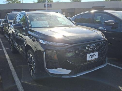 Mythos Black Metallic 2026 Audi Q3 TFSI quattro S tronic