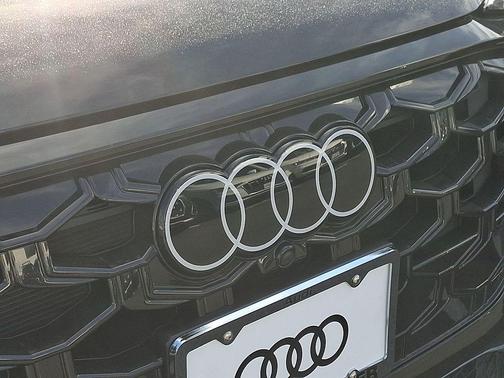 Mythos Black Metallic 2026 Audi Q3 TFSI quattro S tronic