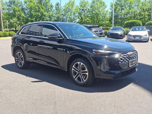 Mythos Black Metallic 2025 Audi Q5 Premium TFSI quattro S tronic