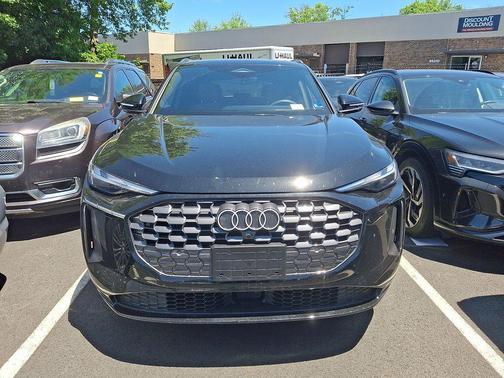 Mythos Black Metallic 2025 Audi Q5 Premium TFSI quattro S tronic