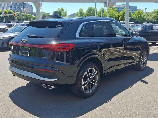 Mythos Black Metallic 2025 Audi Q5 Premium TFSI quattro S tronic