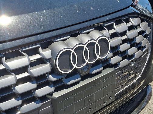 Mythos Black Metallic 2025 Audi Q5 Premium TFSI quattro S tronic