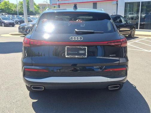 Mythos Black Metallic 2025 Audi Q5 Premium TFSI quattro S tronic