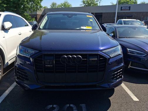 Navarra Blue Metallic 2023 Audi Q7 45 Premium Plus