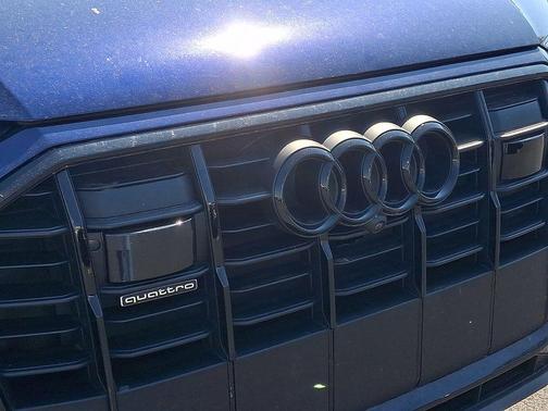 Navarra Blue Metallic 2023 Audi Q7 45 Premium Plus