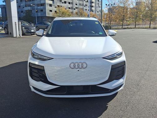 2025 Audi Q6 e-tron Premium quattro