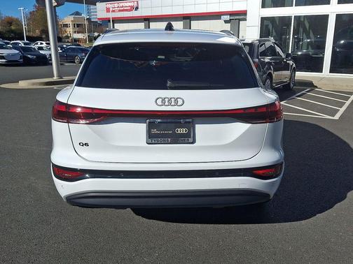 2025 Audi Q6 e-tron Premium quattro